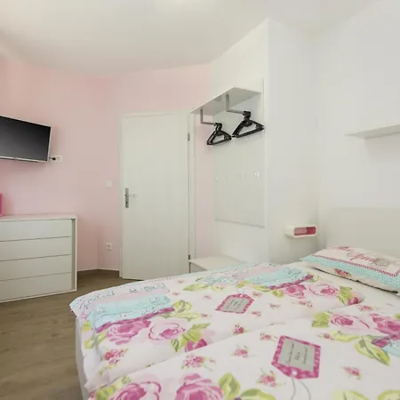 Casa vacanze Family Friendly House With A Swimming Pool Kapelica, - 24509