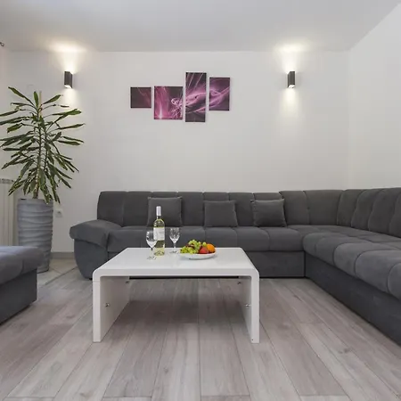 Casa vacanze Family Friendly House With A Swimming Pool Kapelica, - 24509