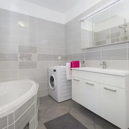 Casa vacanze Family Friendly House With A Swimming Pool Kapelica, - 24509 *